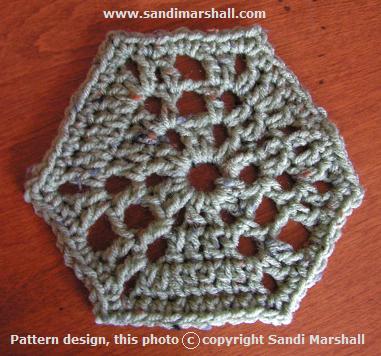 Circle Center Boxed Shell Hexagon Six-Sided Moti
f Free Pattern